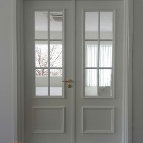 Cửa Gỗ Công Nghiệp Sơn Trắng 2 Cánh Kính